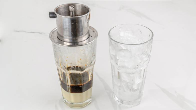 D4. Cafe Sữa Đá
