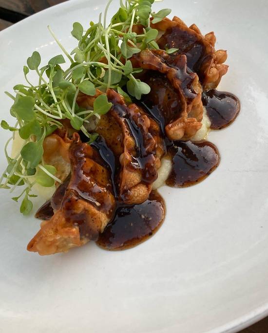 Black Pepper Beef Dumplings
