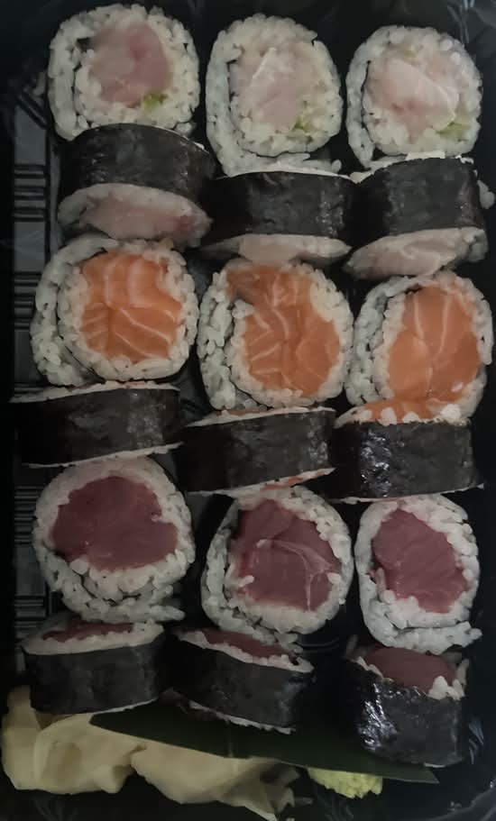Yellowtail Scallion Roll