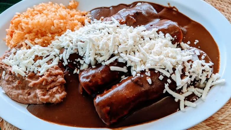 Enchiladas de mole