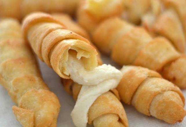 Palitos de Queso (Tequenos)