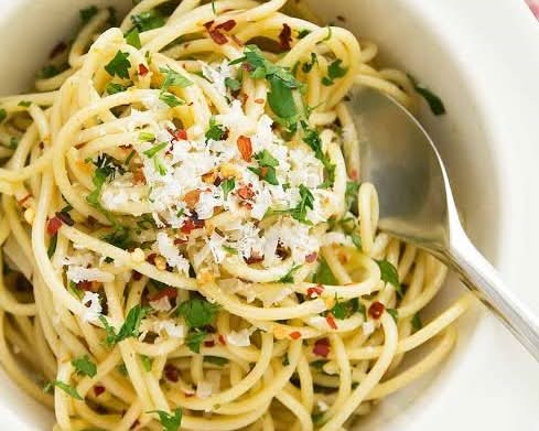 Spaghetti or Penne w/ garlic and oil