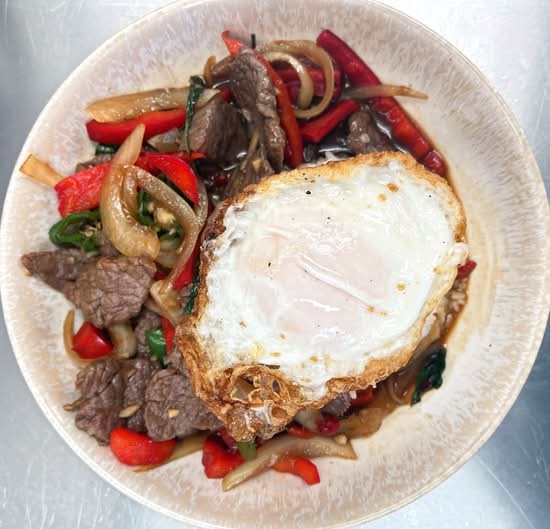 Nuer Kapraw Kai Dao