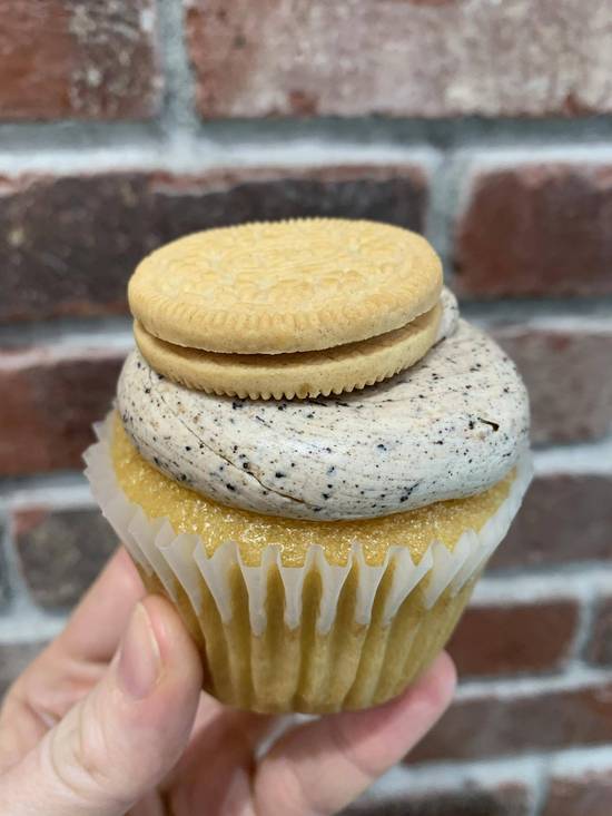 Vanilla Oreo Cupcake