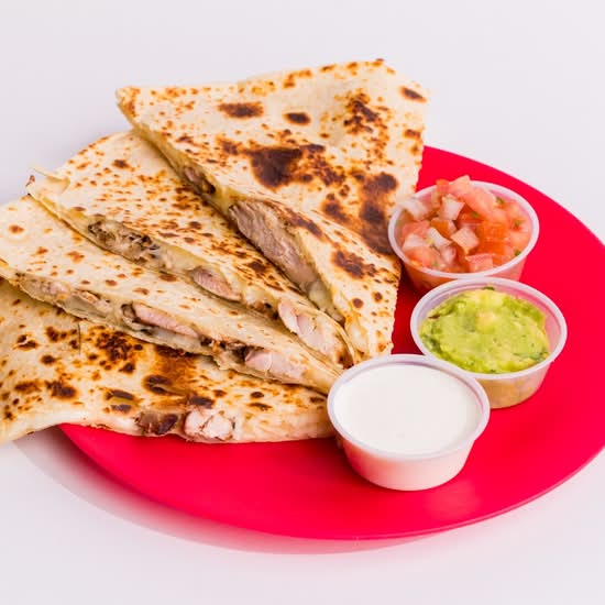 POLLO ASADO QUESADILLA