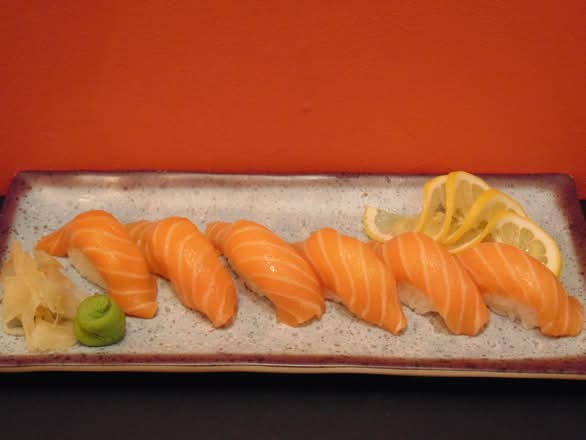 SALMON NIGIRI ( 6 PC)