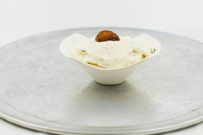 side homemade garlic sauce