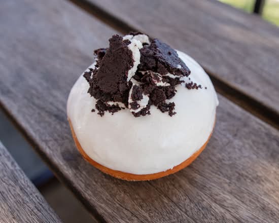 COOKIES & CREAM DONUT