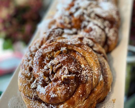 Cinnamon Pecan Roll