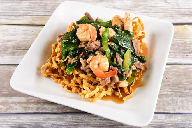 Crispy Rahd Nah noodle