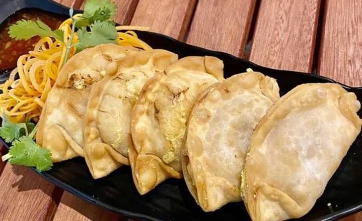 Cheesy Curry Puff