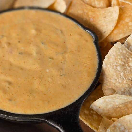 Queso & Tortilla Chips