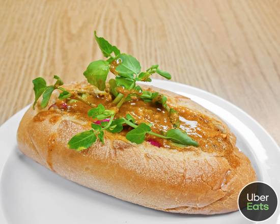Bread with chicken (Pan Con Pollo)