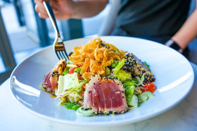 Sesame Crusted Tuna Salad