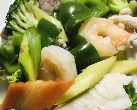 Steamed Jumbo Shrimp with Mixed Vegetable