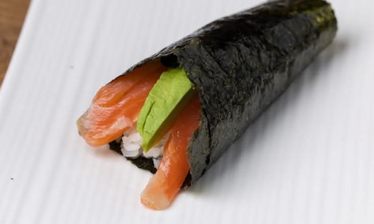 L44.Salmon Avocado Hand Roll