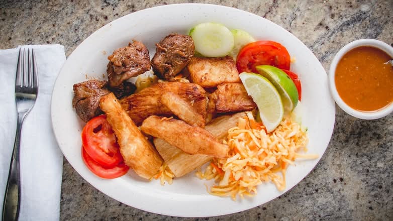 YUCA CON CHICHARRON