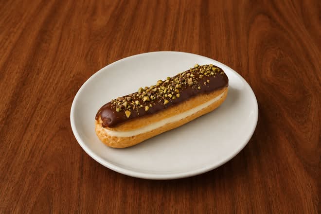 Chocolate Pistachio Éclair