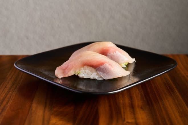 Hamachi (Yellowtail) Sushi (2 Pcs)