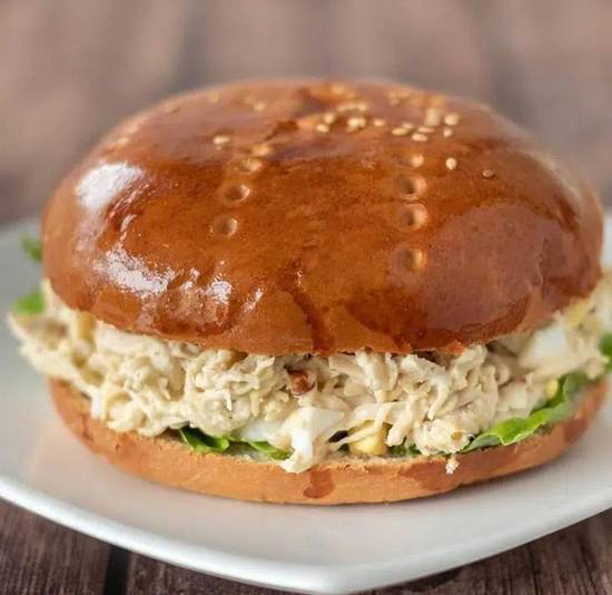 Pan Con Pollo Deshilachado
