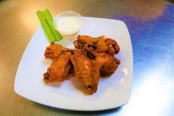 🐣  6 Chicken Wings