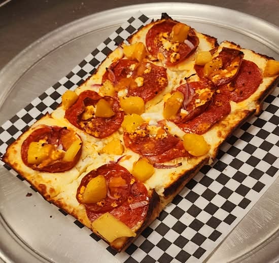 512 Pan Pizza