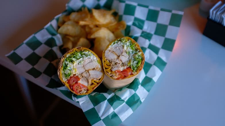 KYLE (CHICKEN CAESAR WRAP)