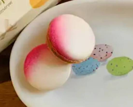 Birthday Cake Macaroon