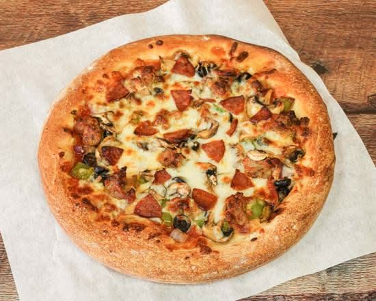 The Deluxe Pizza