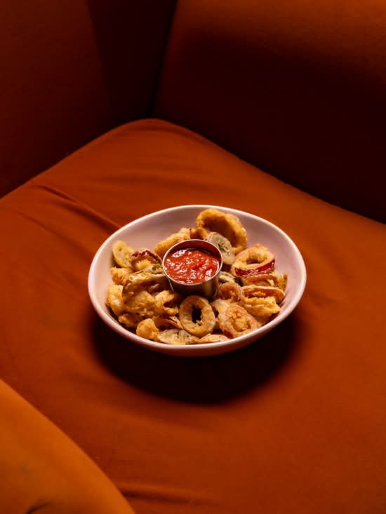 Crispy Calamari with Lemon Aioli